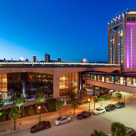 Delta Hotels By Marriott Burnaby Conference Centre Exterior photo