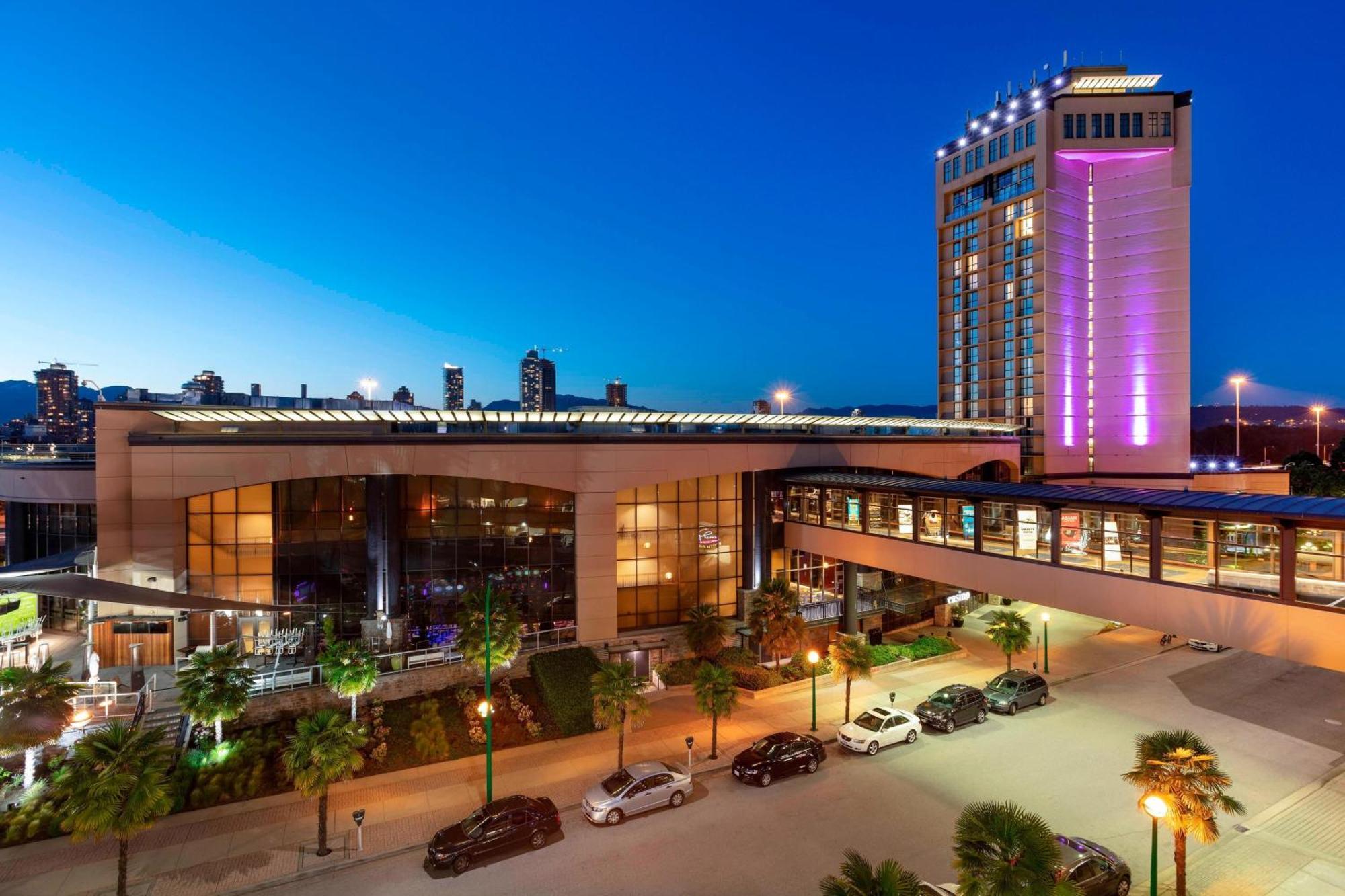 Delta Hotels By Marriott Burnaby Conference Centre Exterior photo