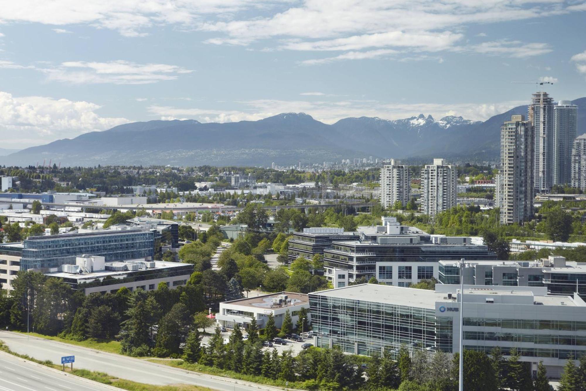 Delta Hotels By Marriott Burnaby Conference Centre Exterior photo